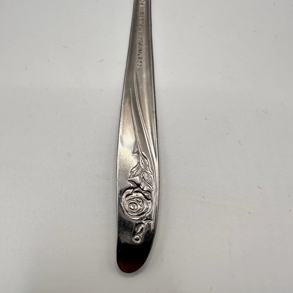 Oneida Custom Stainless Roseanne‎ Master Butter Knife Rose Floral Spreader 6.75